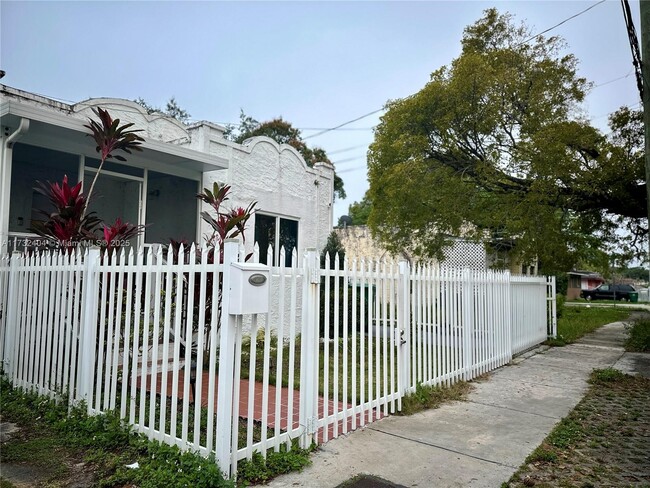 Photo - 1284 NW 39th St Casa