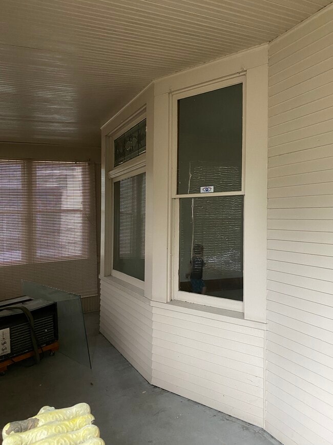 Photo - 718 6th St E Unit #1 lower