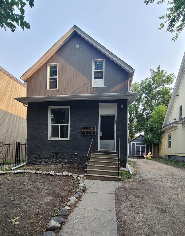 Building Photo - 146-146 River Ave Unit 2