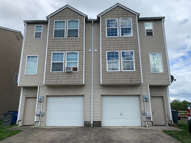 Building Photo - M5701-5703 Unit M5701 Rental