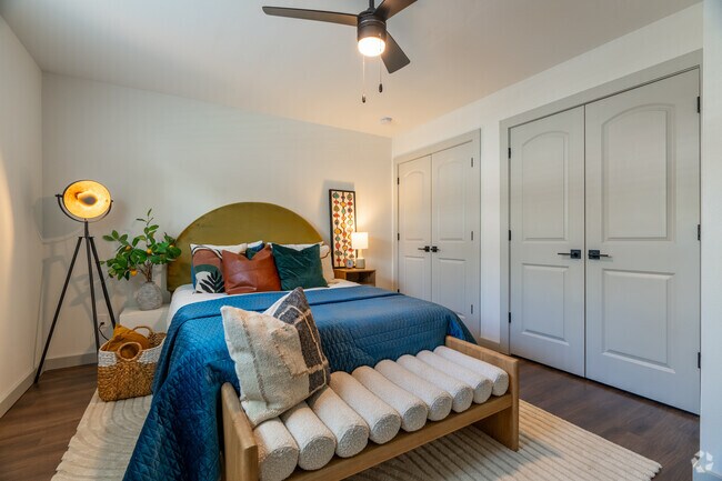 2BR, 1BA - 725SF - Bedroom 1