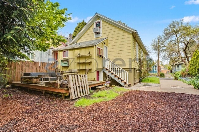 Photo - 524 NE Brazee St