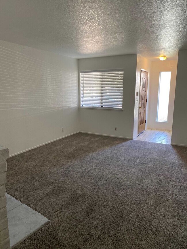 Photo - Fair Oaks 2bd/1ba Duplex with Garage near Sunrise & Sunset Ave
