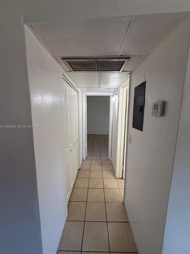 Photo - 16851 NE 18th Ave Unidad 201