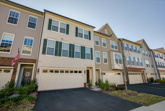 Photo - Luxurious 4-Bedroom Townhouse with 2 Car Garage in Manassas!