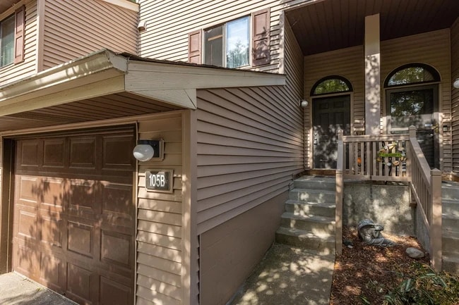 Photo - 105B South Dr