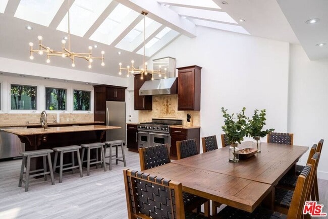 Photo - 11331 Isleta St