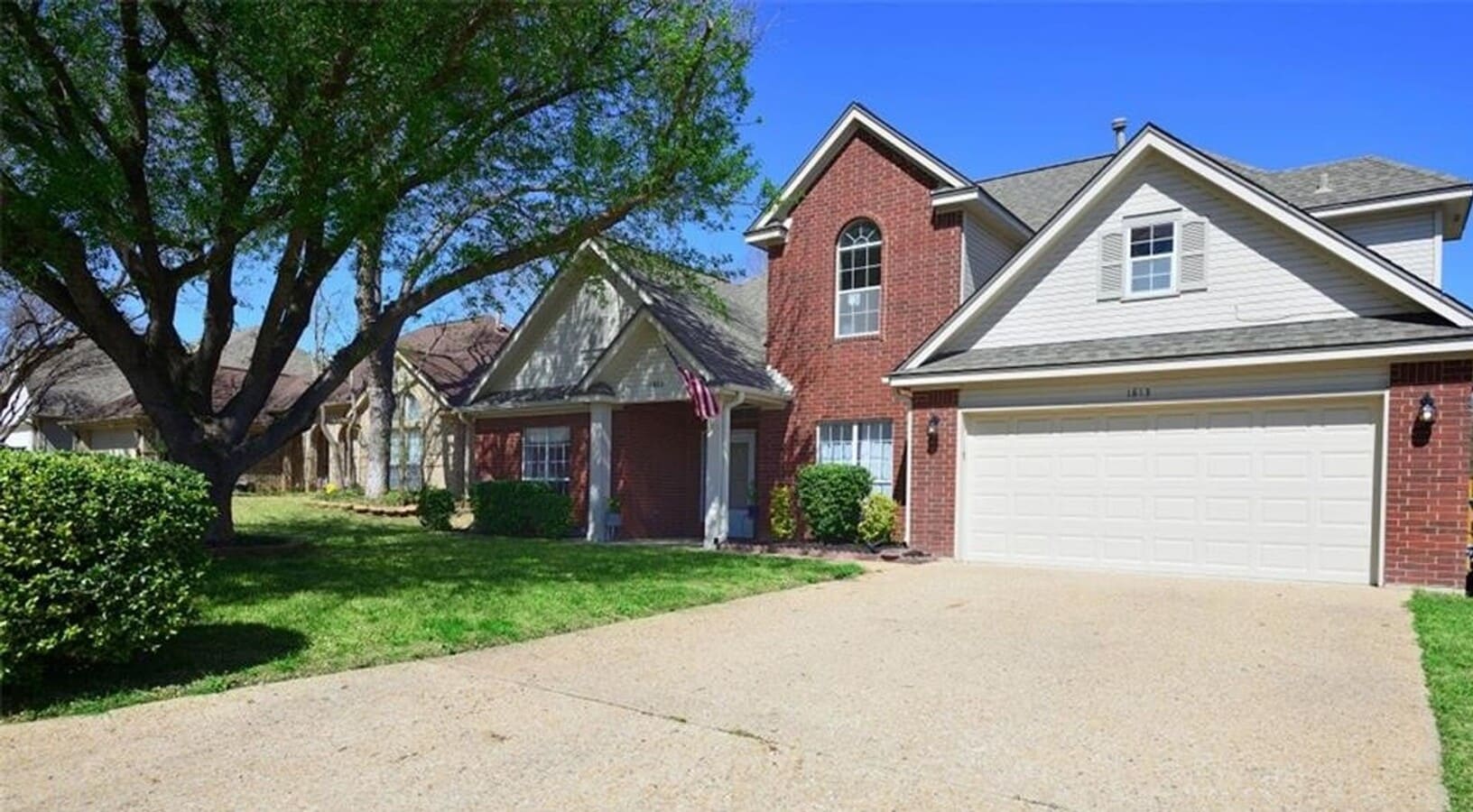 AMAZING 4 (or 5) bedroom home with a relaxing back yard! - AMAZING 4 (or 5) bedroom home with a relaxing back yard!