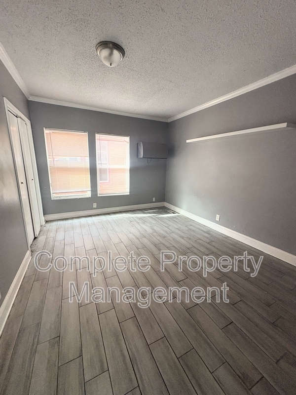 Photo - 1402 Avenue E