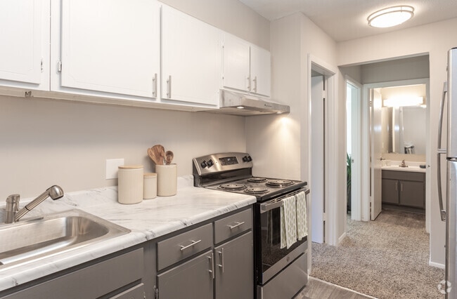 2BR, 2BA - 1086SF Chesapeake - Kitchen