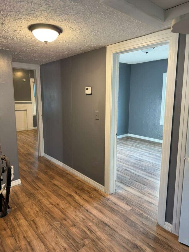 Photo - 1976 Lambert St