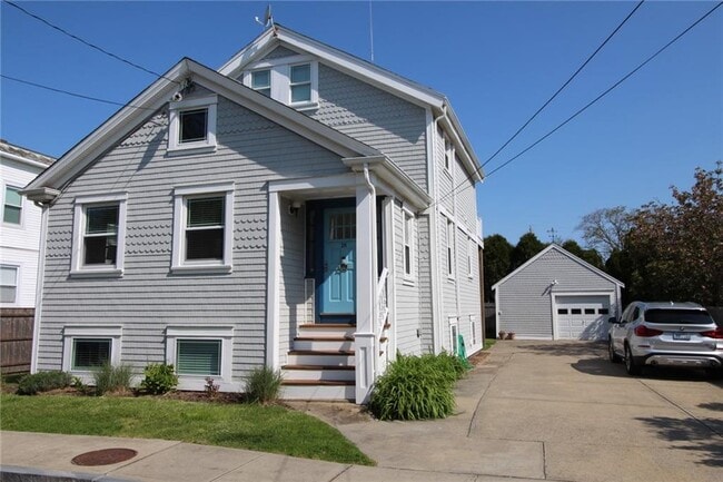 28 W Narragansett Ave