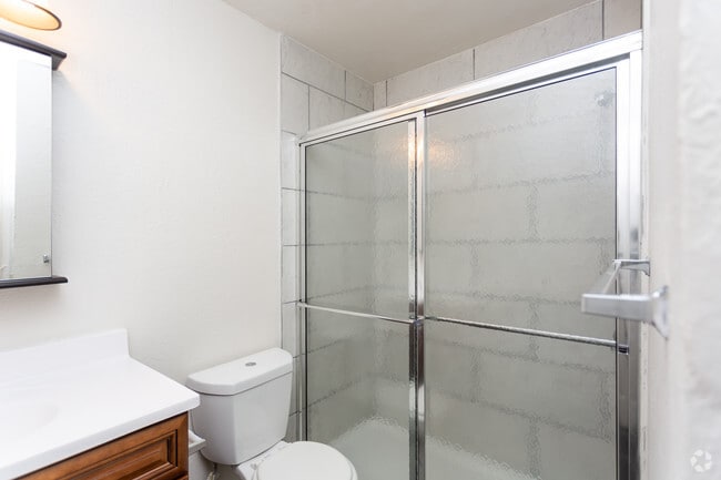 1BR, 1BA - 440 SF
