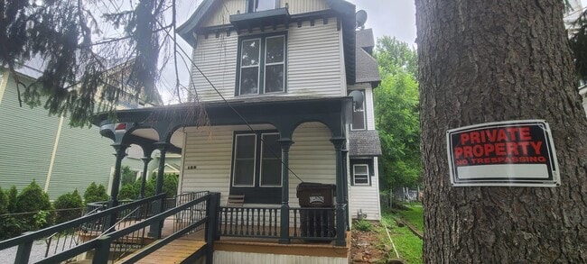 Building Photo - 135 W 1st St Unit 1