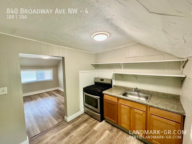 Photo - 840 Broadway Ave NW Unit 4