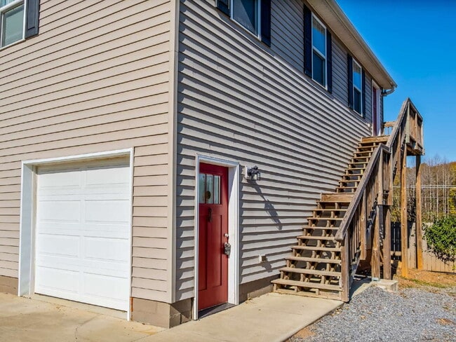 Photo - Unique Live/Work Opportunity With Large Fenced Yard Plus Outdoor Storage