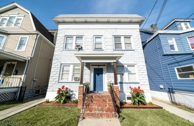 Building Photo - 9 Kling St Unit 2