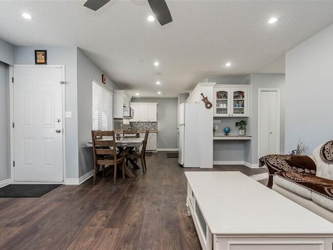 Photo - 33188 Brundige Ave Unit Upper33188