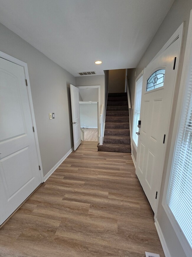 Photo - 1939 Woodside Ln
