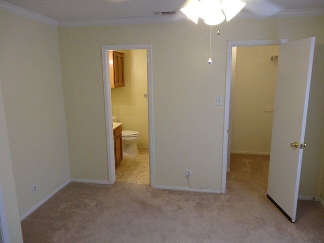 Photo - 716 W Mulberry St Unit Apt 4