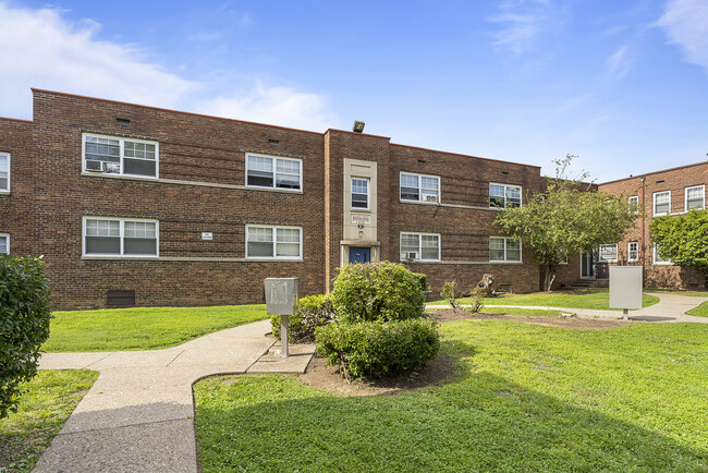 Girard Court Apartments - Girard Court Apartments