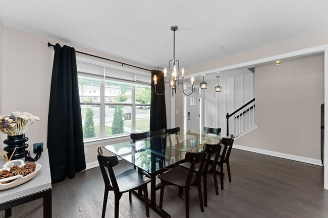 Photo - 516 Coates Ln