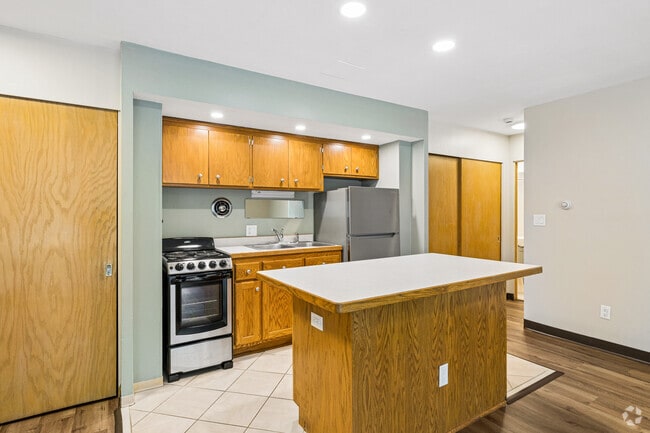 1BR, 1BA - 600SF - Kitchen