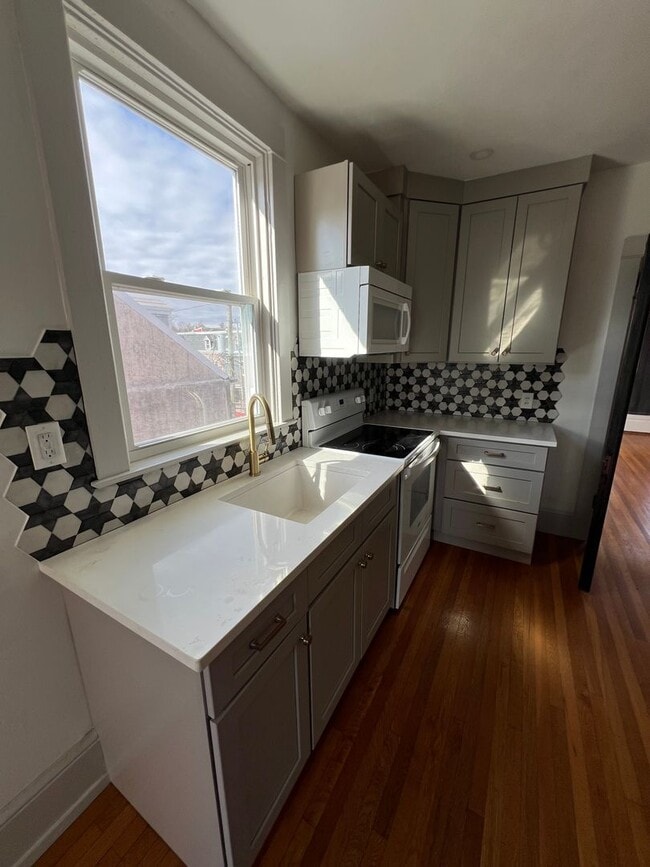 Photo - 714 Columbia Ave Unidad Apt 3rd Floor Front