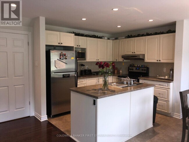 Photo - 601 Clearbrook Dr