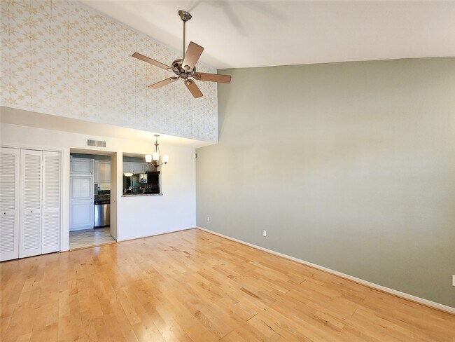 Photo - 1860 White Oak Dr Unidad 236