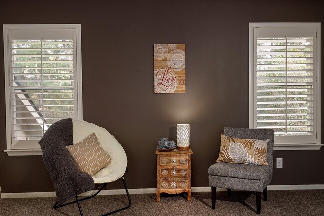 Photo - 110 N Valley Oaks Cir