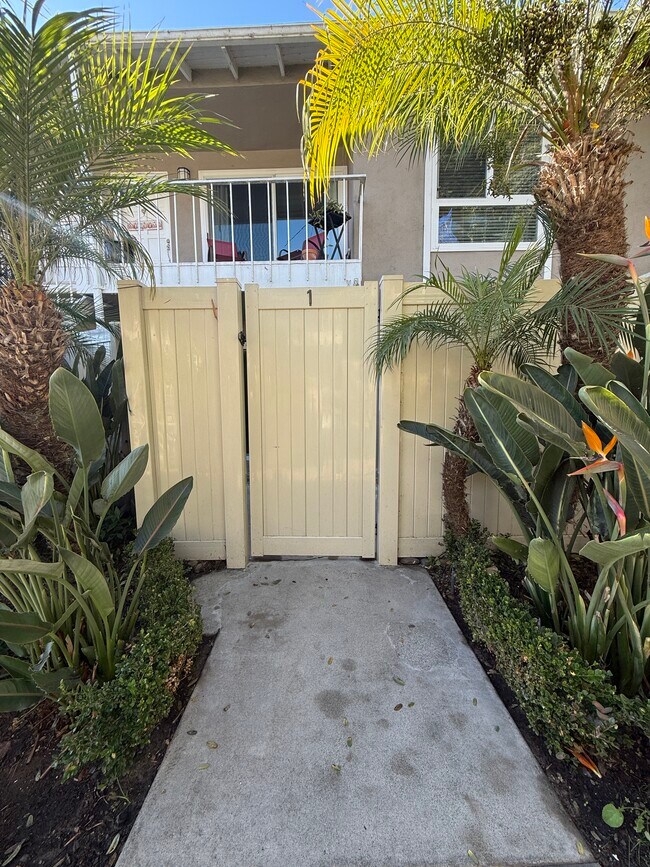 Private patio entry - 1214 Rutland Rd Unit 1