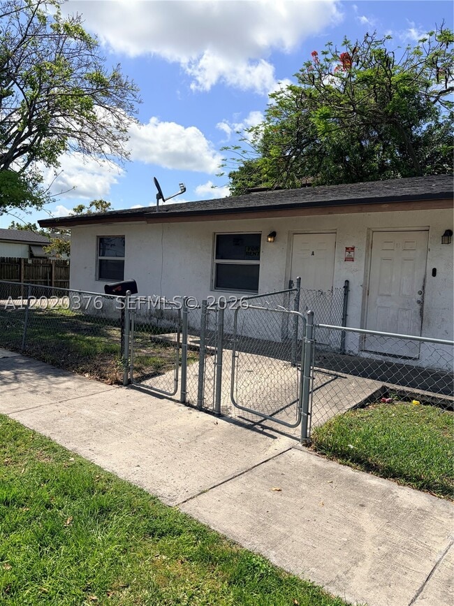 Building Photo - 1329 NW 6th Ave Unit A