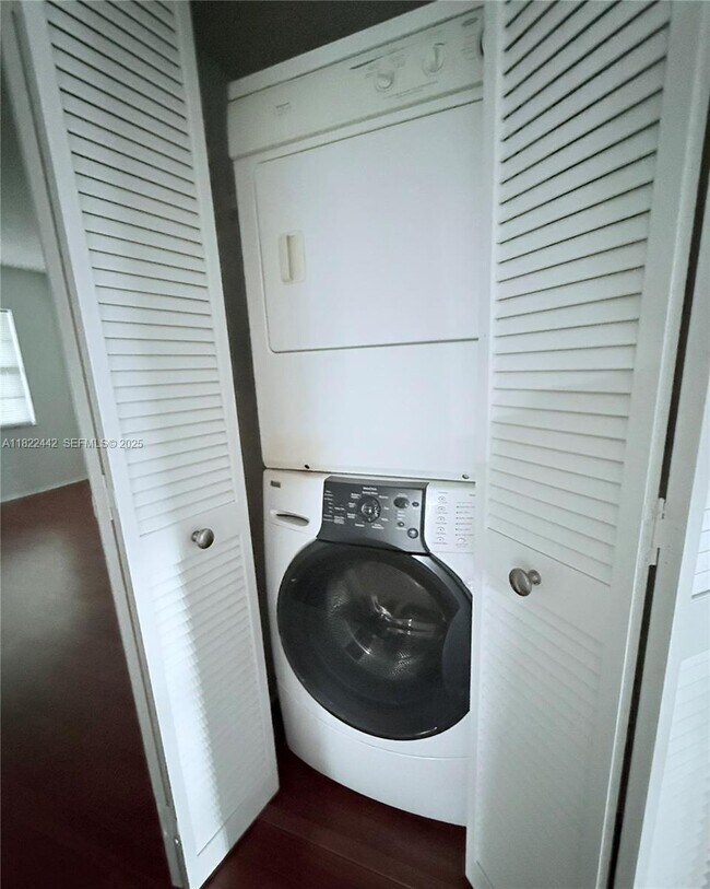 Photo - 3980 Oaks Clubhouse Dr Unit 302