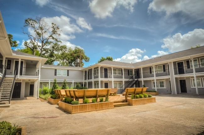 427 W 16th Street Apartments - The Heights Collection - 427 West 16th