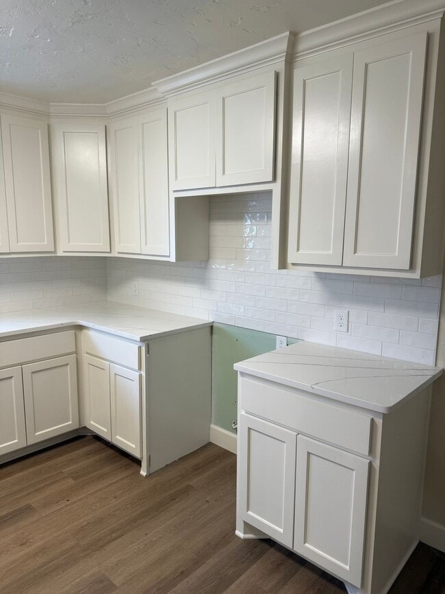 Building Photo - 3/2 Fenced yard PET FRIENDLY PTISD