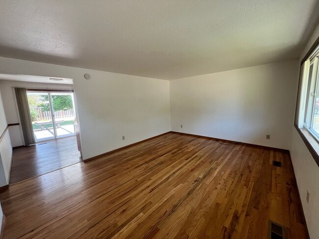 Photo - 3 Bedroom, 1 bath House in NW Corvallis of off Circle Blvd