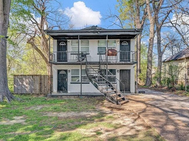 760 Richmond Ave