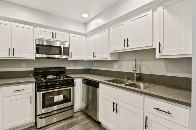 Photo - 5258 Oakland St