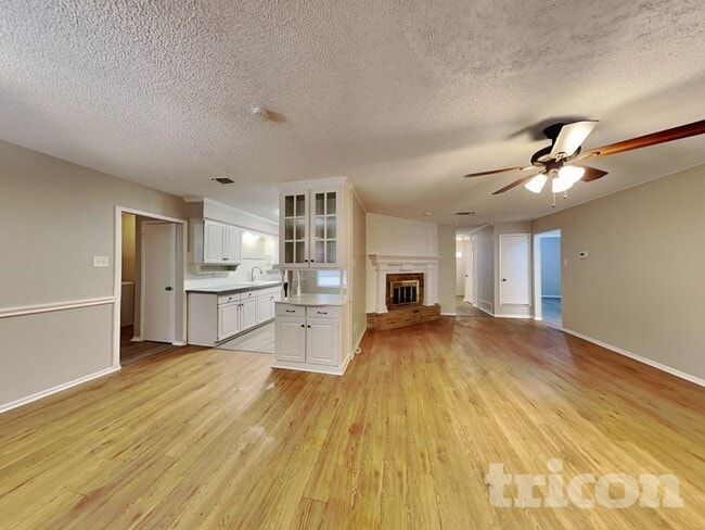 Photo - 2710 Jewell Dr