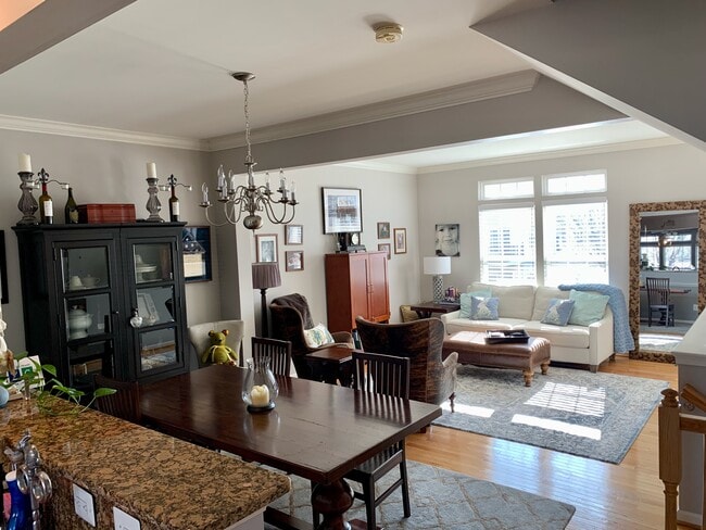 Dining space - 811 Rainier Rd