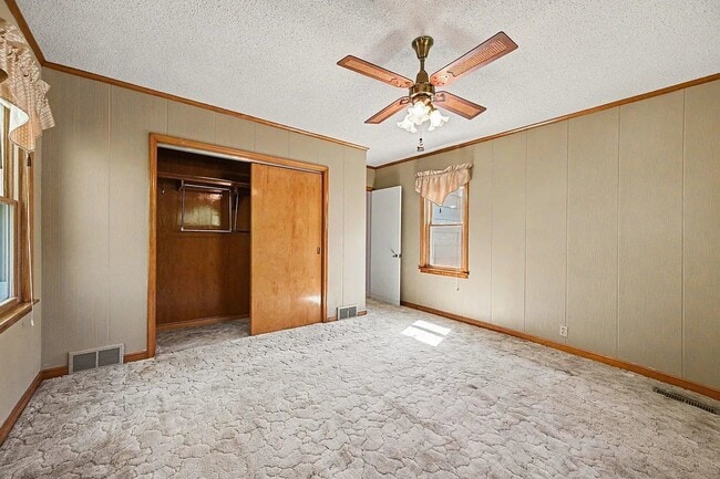 Photo - 2233 Stewart Ave