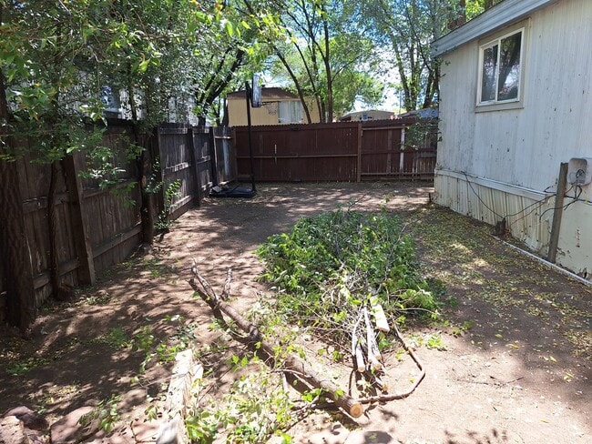 Photo - 512 Windsor Ln