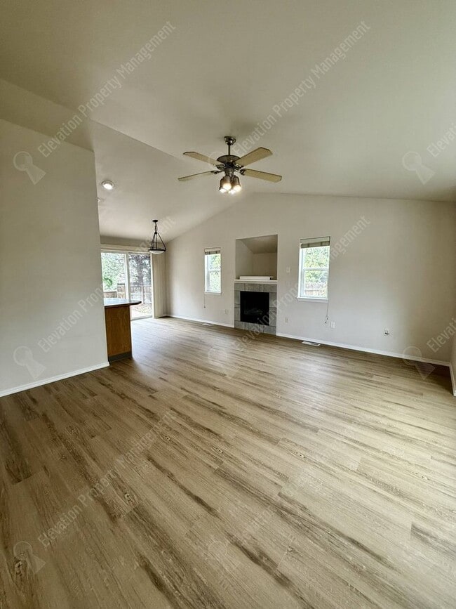 Photo - Single Level 3 BR in NE Bend with huge fenced yard!