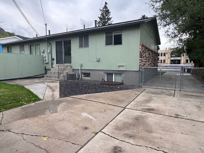 Photo - 4 Bedroom 2 Bath Duplex- Dog Friendly