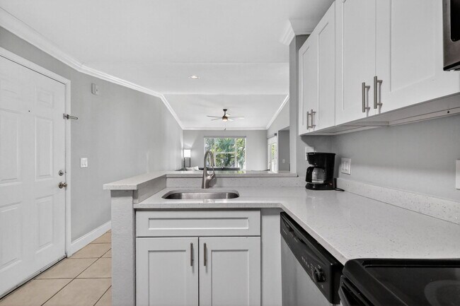 Photo - 1740 Palm Cove Blvd Unidad 4-307