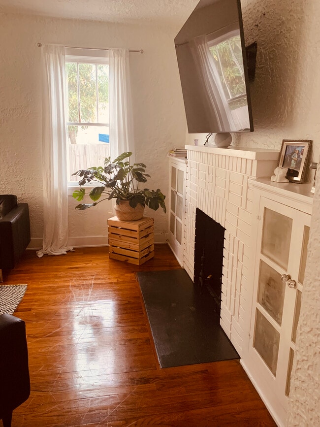 Building Photo - 411 SW 19th St Unit 1 Rental