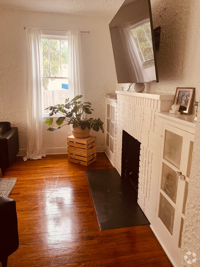 Building Photo - 411 SW 19th St Unit 1 Rental