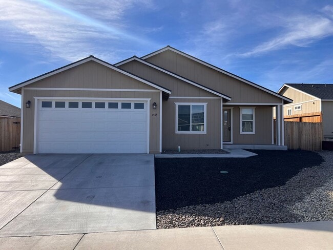 Building Photo - ~~Newer 3 BEDROOM Fernley Home~~