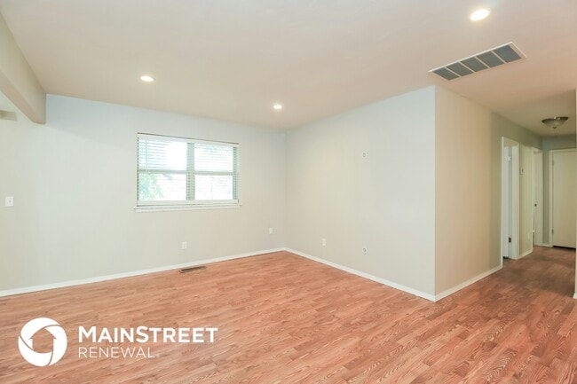 Photo - 1111 E Willow Pl